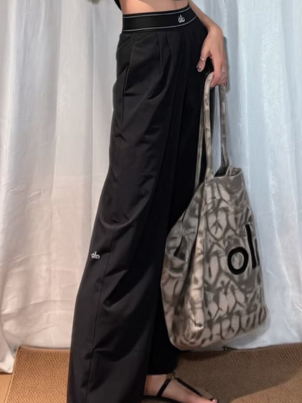 🔥Obsessed!NWT ALO Yoga Suit Up Trouser Black (Regular) Brunch Pants 🖤 - Picture 7 of 9